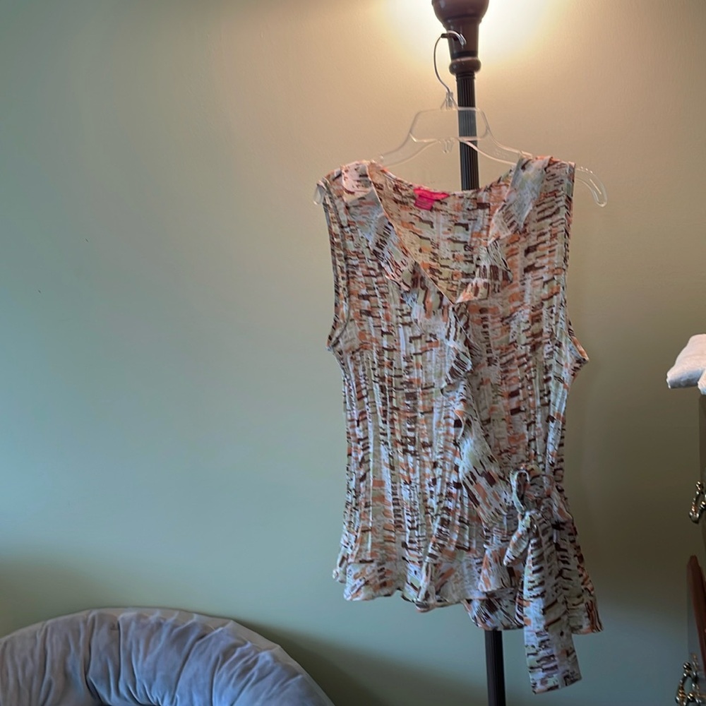Preowned woman dressy top in size extra large